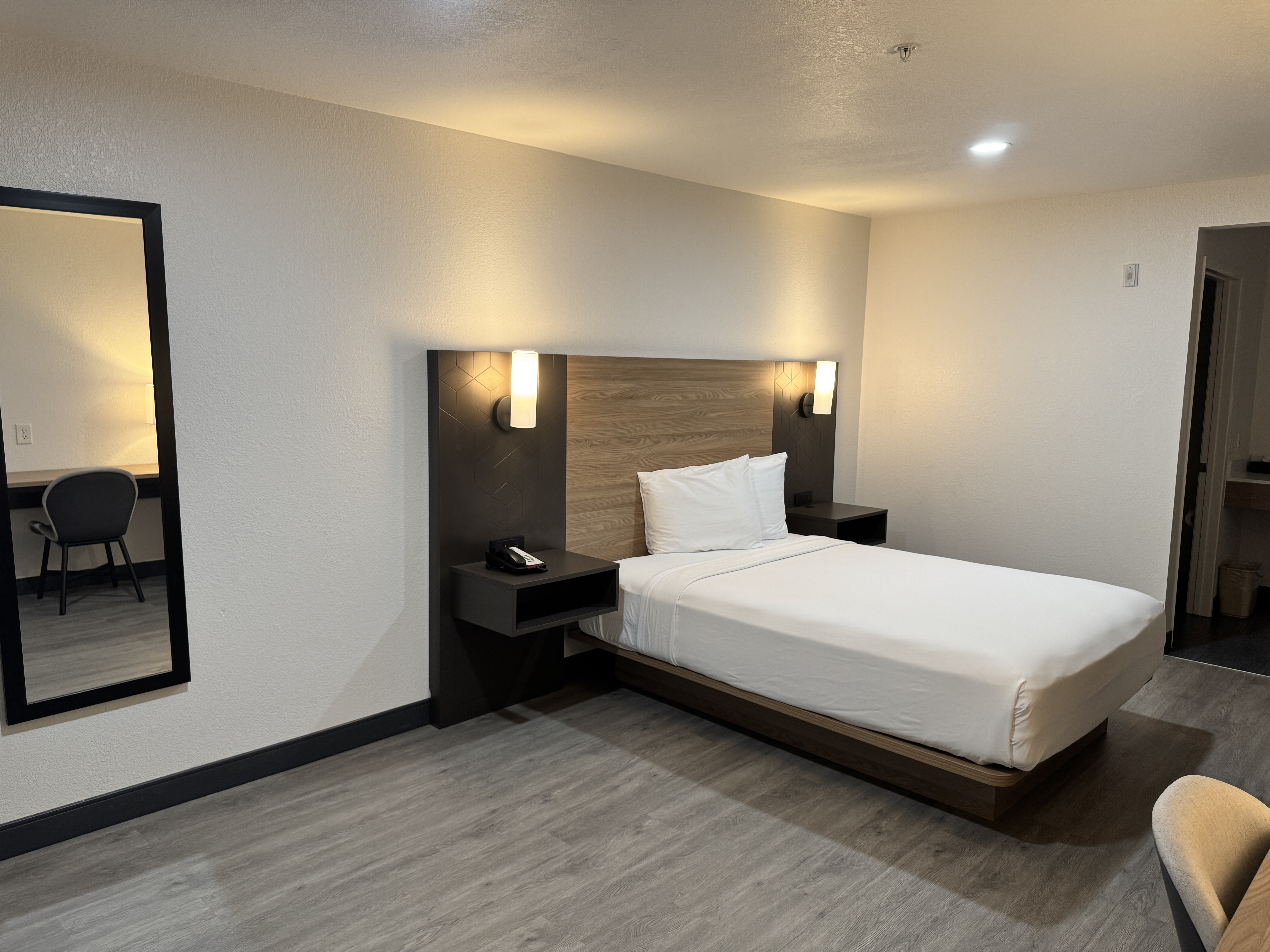 Guest room with king bed and bedside lighting